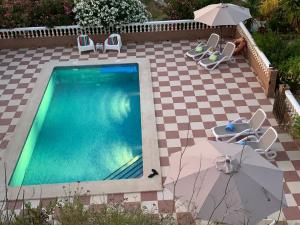 Casa Anhelando Andalucia - Een 8p villa met verwarmd zwembad op een heuveltop met magnifiek uitzicht, waaronder zeezicht, nabij dorp en strand