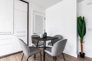 Rincon Hill 1BR w Gym Rooftop Hot Tub nr SV SFO-250