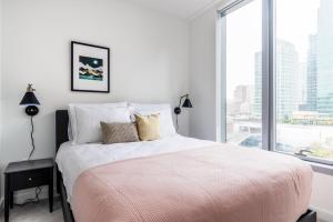 Rincon Hill 1BR w Gym Rooftop Hot Tub nr SV SFO-250