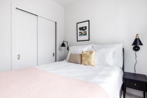 Rincon Hill 1BR w Gym Rooftop Hot Tub nr SV SFO-250