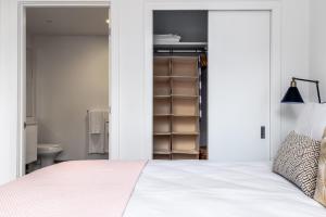 Rincon Hill 1BR w Gym Rooftop Hot Tub nr SV SFO-250