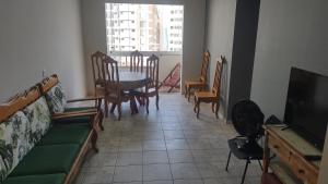 Apartamento com 03 quartos, vista para o mar, com suíte, 2 elevadores e garagem