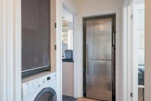 Madika Homes - Contractor Stays near Edgware Tube Station with Free Parking