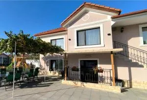 Къща за гости Етерна - Guest house Eterna - Lyuben