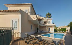 Villa Monte das Oliveiras with Private Pool