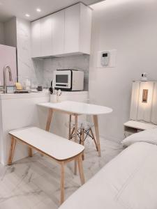 5 seconds to Dongmyo Station