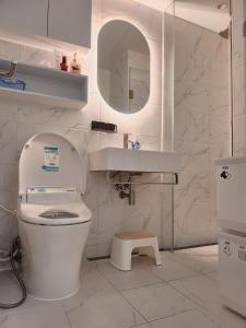 5 seconds to Dongmyo Station