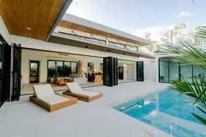 Fully renovated Pool Villa 4BR Bangtao and Layan Beach in Cheong Thalea, Phuket - Ban Phru Champa