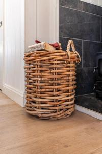 Unique Double Shepherds Hut Hideaway - Pembrokeshire