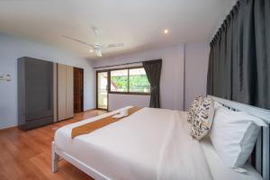 Coast Charm 6BR House Karon