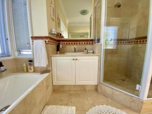 Tranquil Tides at Knysna Quays