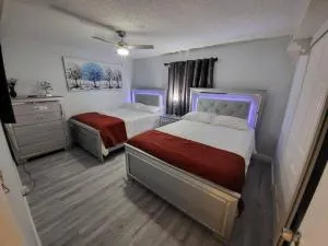 3 Bedroom House with King Bed - تاماراك