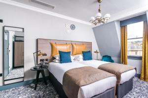 Cinematography, Guest room, 2 Twin/Single Bed(s) room in Abbey Hotel Bath a Tribute Portfolio Hotel