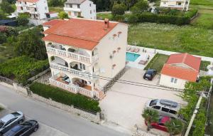 Amazing Apartment In Lopar With Wifi