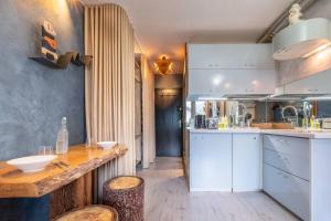 Lognan- New studio in the city center - By Cozee Rentals