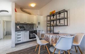 1 Bedroom Stunning Apartment In Medulin 