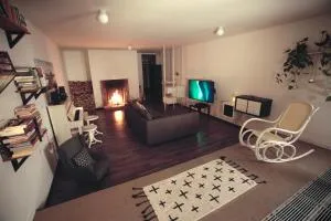 Large 120m apartment with garden and cat near ZOO - Husinec