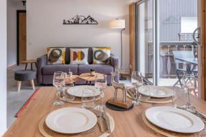 Clos Savoy - New Apartment Close to City center & Free parking - By Cozee Rentals