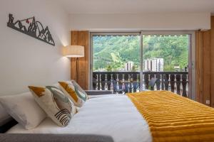 Clos Savoy - New Apartment Close to City center & Free parking - By Cozee Rentals