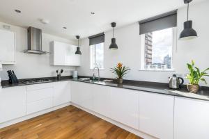 Split Level 3 Bedroom Top Floor Flat