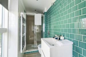 Split Level 3 Bedroom Top Floor Flat