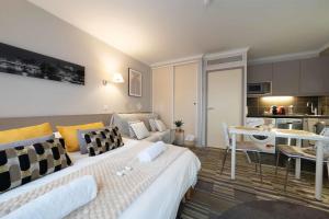 Paris Porte de Versailles Cosy Lodge 1 Appart hôtel parking wifi 4 pers