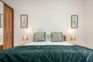 Elegant Epsom Modern Apartment - Ewell