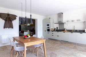 Appartements Les Canisses, magnifique appartement avec terrasse au coeur d'Uzes : Appartement 1 Chambre
