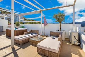 Luxury-Penthouse-La Mairena-Seaview-Jacuzzi-Marbella