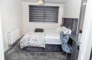 Modern 3 Bedroom Home in Newcastle - Parking