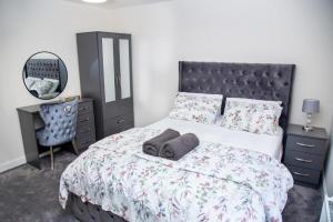 Modern 3 Bedroom Home in Newcastle - Parking