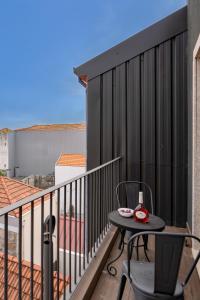 Host Wise - Modern Design Duplex w Balcony