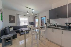 Luxury apartment on the pool