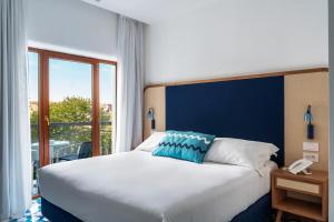 Double or Twin Room Signature