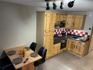 Studio au Grand-Bornand avec accès piscine, proche pistes et navette - FR-1-467-104