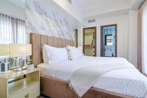 Chic Centric 1BR Apt, King Bed