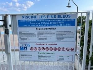 F2 climatisé, piscine, parking, tout à pied
