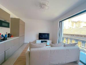 Spacious rooms with Balcony and Garage