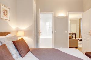 Blanc Manteau Residence