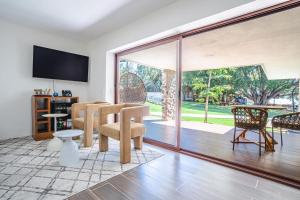 Luxury Bungalow Lake view Cajititlan