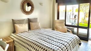 Magnific Studio with a cozy garden, 5 minutes to the beach