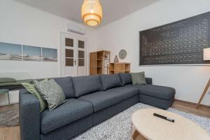 Ghetto Wall - Gozsdu Court Three Roses