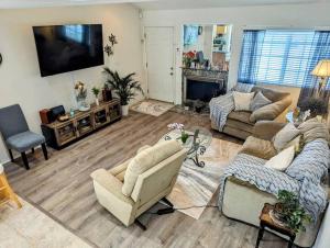 5 Minutes to South Bay Beaches! Private 2 bedroom 2 bath 2 level home with patio Excellent value! - 4hvězdičkové hotely ve městě Torrance