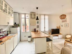 Joli appartement au calme à 10 min à pied des Marches et des plages