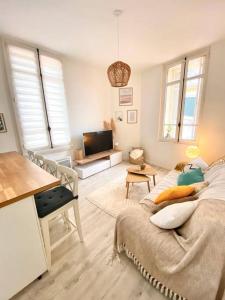 Joli appartement au calme à 10 min à pied des Marches et des plages