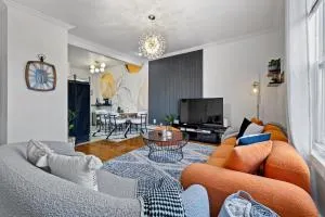 Large Luxury Home with Game room & Backyard near NYC with parking - Croxton