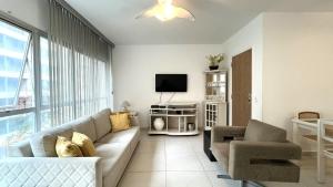 Apartamento no Calçadão da Praia das Pitangueiras - Ar Condicionado - 10 Pessoas