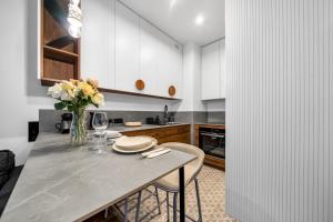 Warsaw Postępu Apartment - Parking, Balcony, AC - by Rentujemy