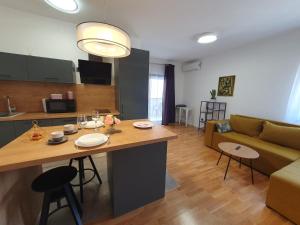 City heaven,self check in, with free parking