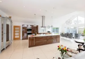 Causeway Cottage with Hot Tub & Games Room - 福克兰